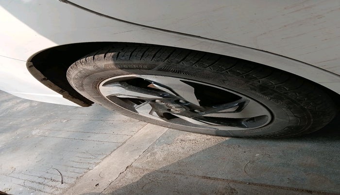 2014 Honda Mobilio 1.5L I-DTEC RS(O), Diesel, Manual, 1,13,316 km, tyre