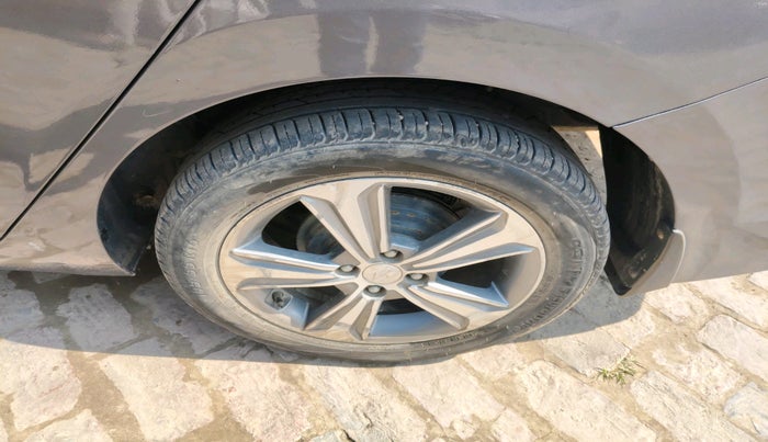 2018 Hyundai Verna 1.6 VTVT SX, Petrol, Manual, 55,592 km, tyre