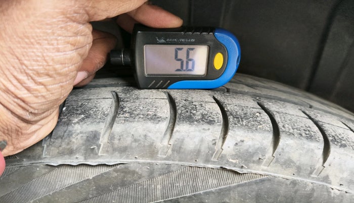 2021 Maruti Ertiga VXI CNG, CNG, Manual, 61,000 km, tyre