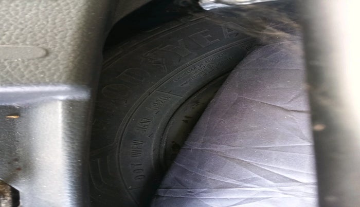 2012 Maruti Wagon R 1.0 LXI CNG, Petrol, Manual, 1,58,105 km, tyre