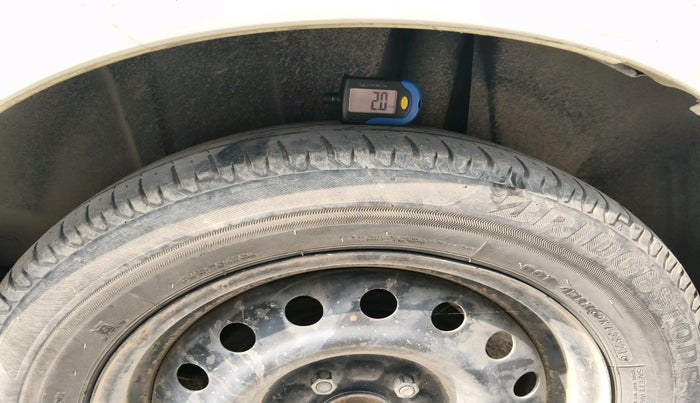 2021 Maruti Ertiga VXI SHVS, Petrol, Manual, 68,286 km, tyre