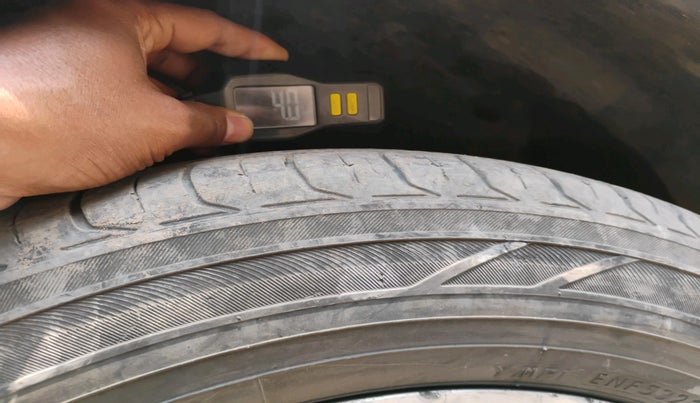 2011 Volkswagen Passat HIGHLINE DSG, Diesel, Automatic, 1,05,428 km, tyre