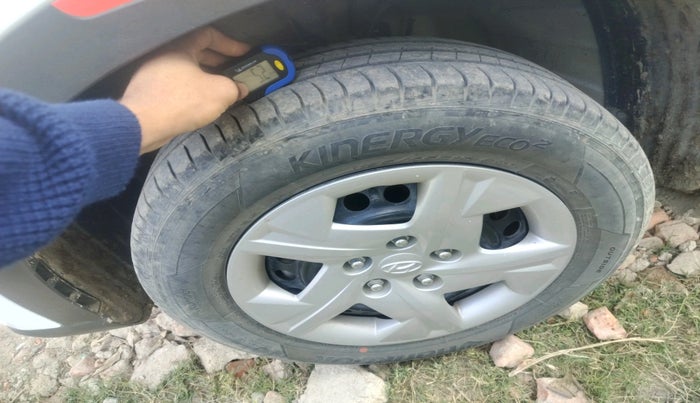 2020 Hyundai VENUE S+ 1.2, Petrol, Manual, 52,301 km, tyre