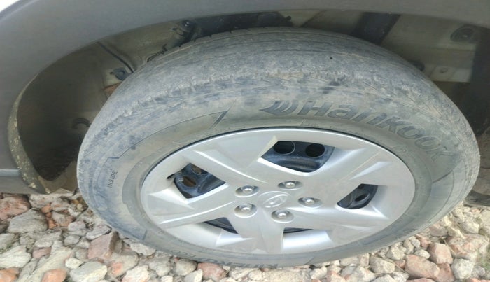 2020 Hyundai VENUE S+ 1.2, Petrol, Manual, 52,301 km, tyre