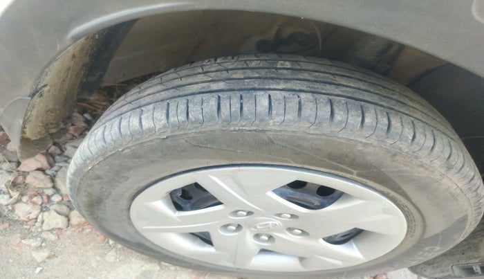 2020 Hyundai VENUE S+ 1.2, Petrol, Manual, 52,301 km, tyre