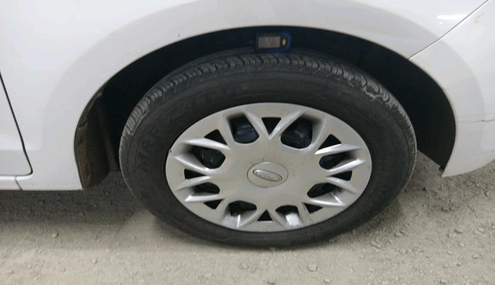 2017 Ford Figo Aspire AMBIENTE 1.2 PETROL, CNG, Manual, 54,115 km, tyre