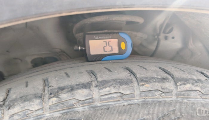 2018 Hyundai Creta SX (O) 1.6 DIESEL, Diesel, Manual, 2,05,826 km, tyre