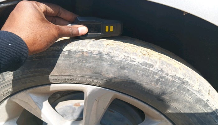 2017 Ford Ecosport TITANIUM 1.5L DIESEL, Diesel, Manual, 1,53,873 km, tyre