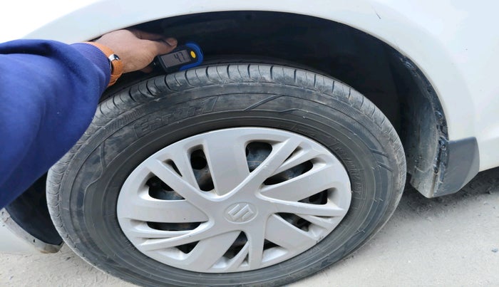 2017 Maruti Swift VDI, Diesel, Manual, 67,497 km, tyre