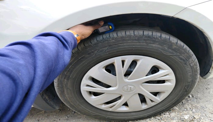 2017 Maruti Swift VDI, Diesel, Manual, 67,497 km, tyre