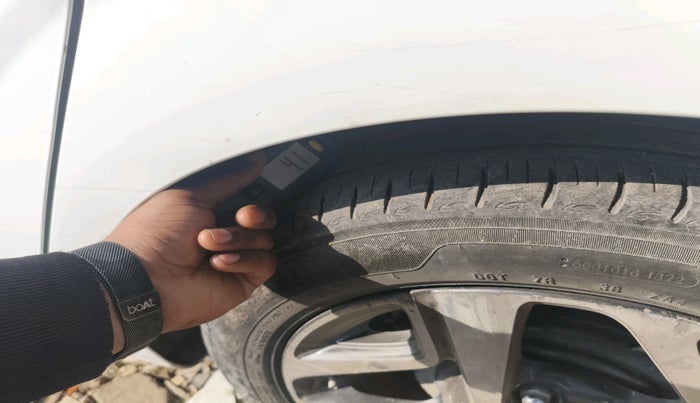 2023 Hyundai AURA SX 1.2 CNG, Petrol, Manual, 60,809 km, tyre