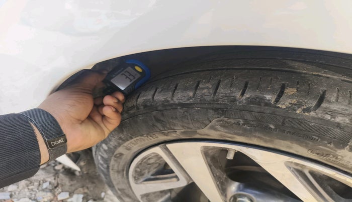 2023 Hyundai AURA SX 1.2 CNG, Petrol, Manual, 60,809 km, tyre