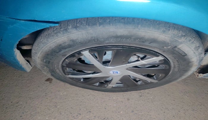 2017 Mahindra Verito 1.5 D6, Diesel, Manual, 2,10,446 km, tyre