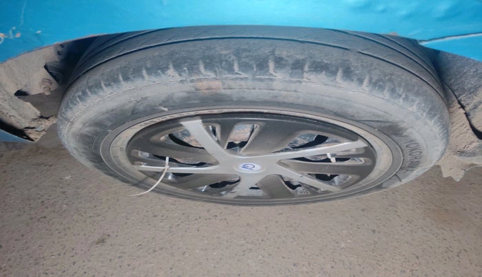 2017 Mahindra Verito 1.5 D6, Diesel, Manual, 2,10,446 km, tyre