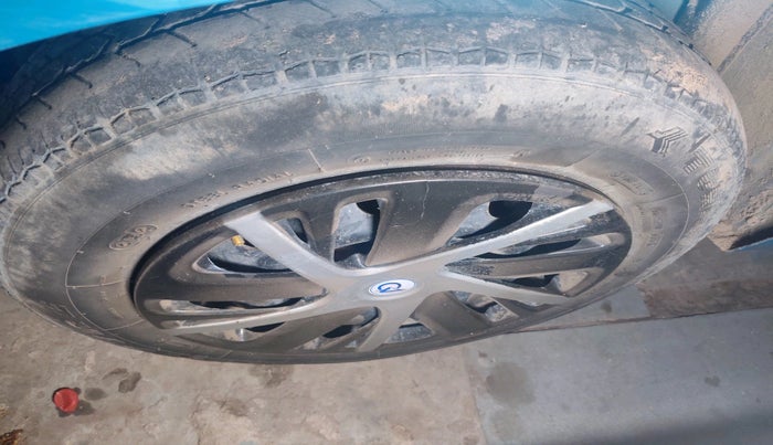 2017 Mahindra Verito 1.5 D6, Diesel, Manual, 2,10,446 km, tyre