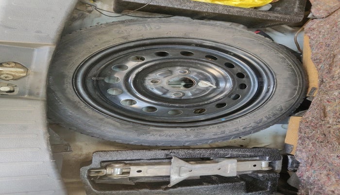 2011 Maruti Wagon R 1.0 VXI, Petrol, Manual, 1,00,905 km, tyre