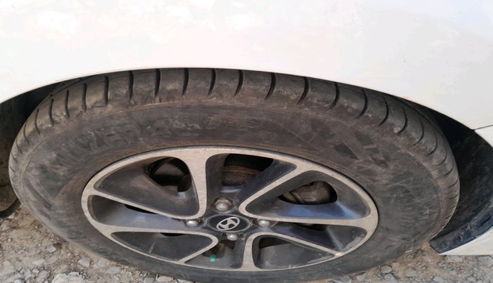 2017 Hyundai Grand i10 ASTA U2 1.2 CRDI, Diesel, Manual, 1,13,536 km, tyre