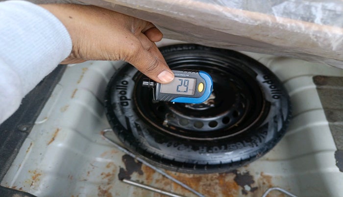 2014 Hyundai Xcent S (O) 1.2, Petrol, Manual, 1,05,000 km, tyre