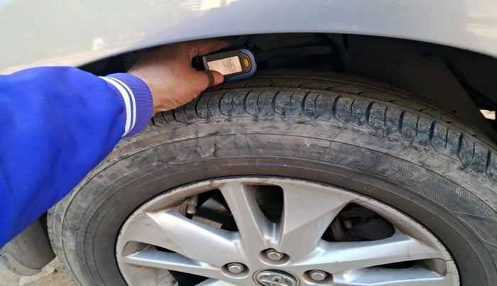 2018 Toyota Innova Crysta 2.4 G PLUS 7 STR, Diesel, Manual, 2,14,282 km, tyre