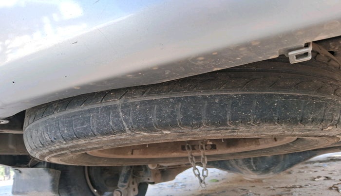 2018 Toyota Innova Crysta 2.4 G PLUS 7 STR, Diesel, Manual, 2,14,282 km, tyre