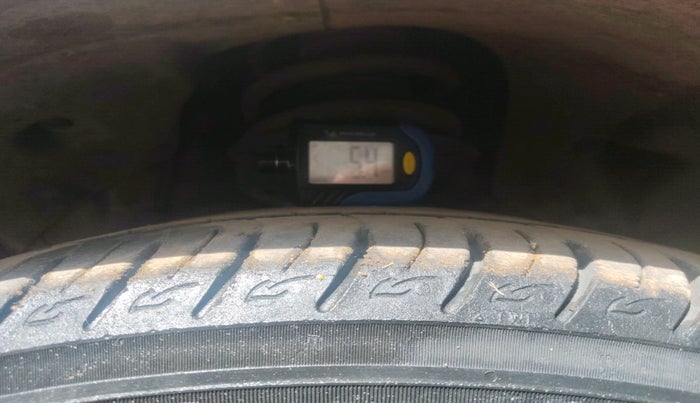 2020 Mahindra XUV300 W8 (O) 1.2 PETROL, Petrol, Manual, 64,000 km, tyre