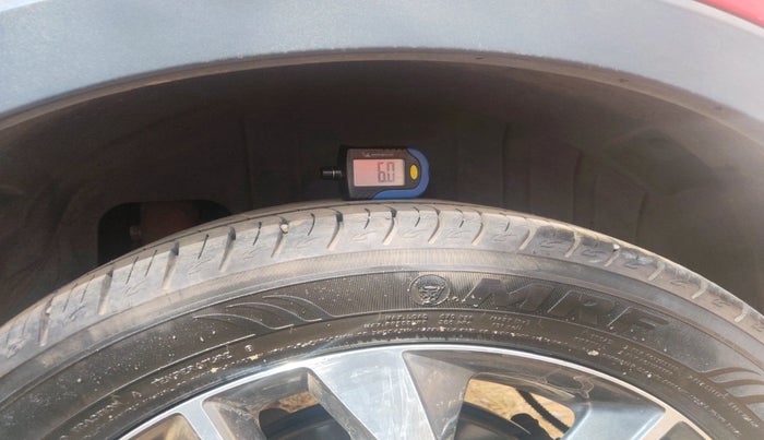 2020 Mahindra XUV300 W8 (O) 1.2 PETROL, Petrol, Manual, 64,000 km, tyre