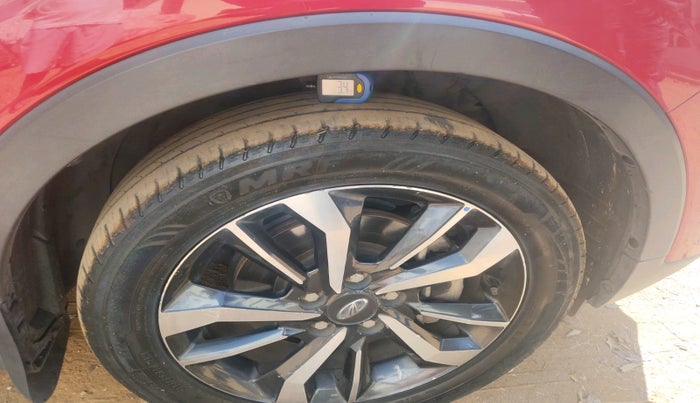 2020 Mahindra XUV300 W8 (O) 1.2 PETROL, Petrol, Manual, 64,000 km, tyre