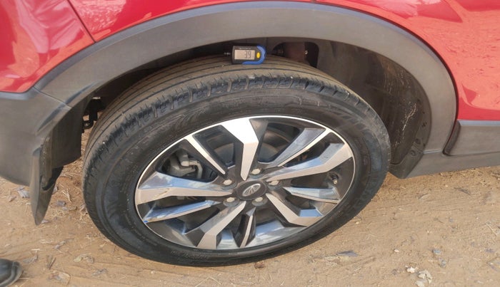 2020 Mahindra XUV300 W8 (O) 1.2 PETROL, Petrol, Manual, 64,000 km, tyre