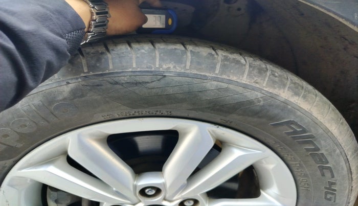 2016 Hyundai Creta SX PLUS 1.6 PETROL, Petrol, Manual, 1,29,917 km, tyre