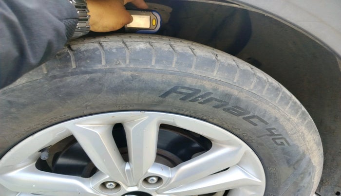 2016 Hyundai Creta SX PLUS 1.6 PETROL, Petrol, Manual, 1,29,917 km, tyre