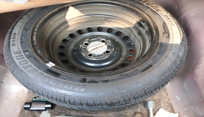 2017 Honda City 1.5L I-VTEC V MT, Petrol, Manual, 1,07,599 km, tyre