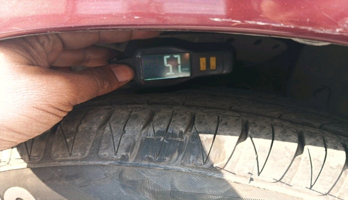 2017 Honda City 1.5L I-VTEC V MT, Petrol, Manual, 1,07,599 km, tyre