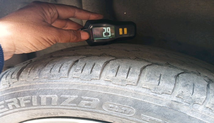 2017 Honda City 1.5L I-VTEC V MT, Petrol, Manual, 1,07,599 km, tyre