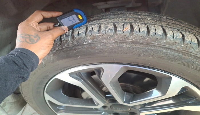 2022 Jeep Compass MODEL S (O) 1.4 PETROL DCT, Petrol, Automatic, 61,125 km, tyre