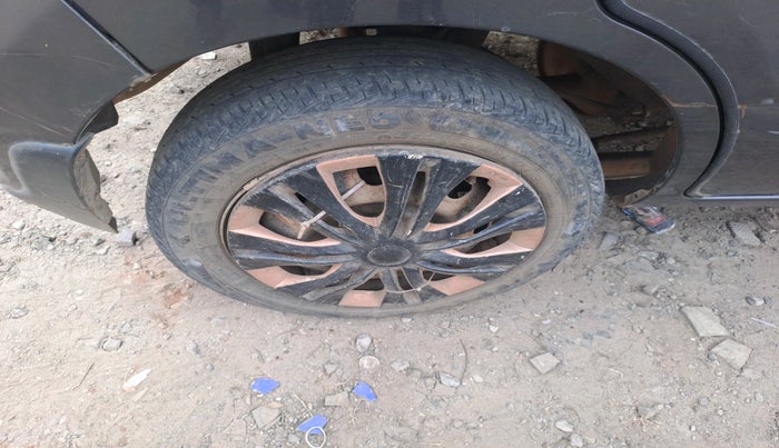 2016 Maruti Alto K10 VXI, Petrol, Manual, 1,06,037 km, tyre