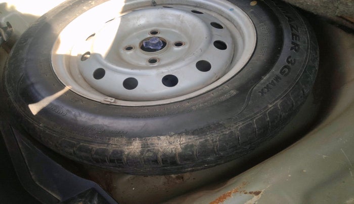 2019 Maruti Swift LXI, Petrol, Manual, 1,08,500 km, tyre