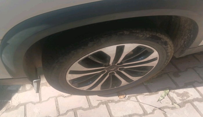 2021 MG HECTOR PLUS SELECT 2.0 DIESEL TURBO MT 7-STR, Diesel, Manual, 85,953 km, tyre