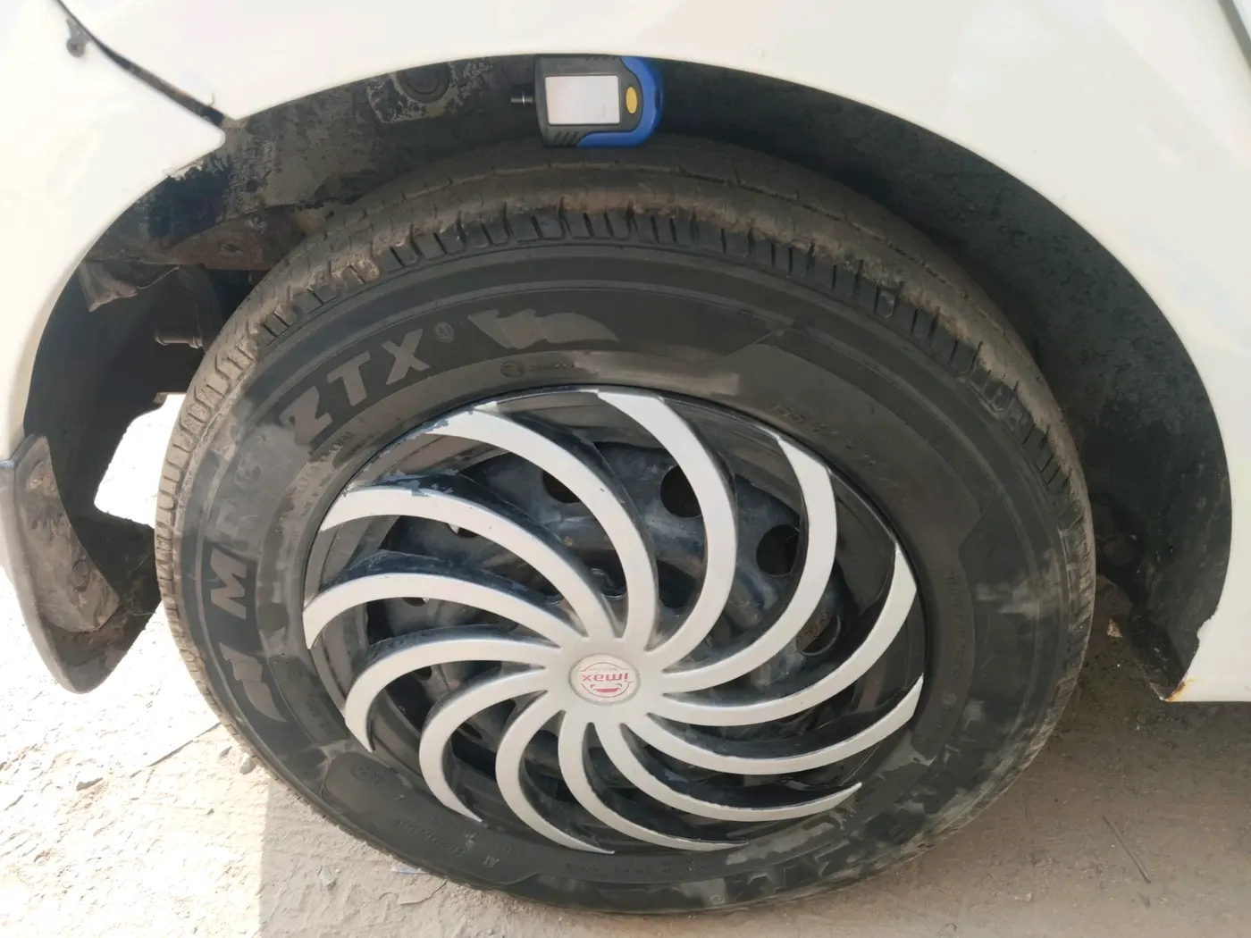 2012 Hyundai i10 MAGNA 1.2, CNG, Manual, 1,04,090 km, tyre