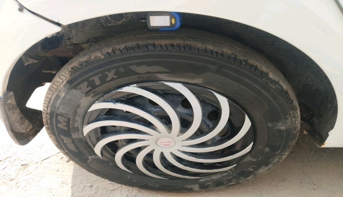 2012 Hyundai i10 MAGNA 1.2, Petrol, Manual, 1,04,090 km, tyre