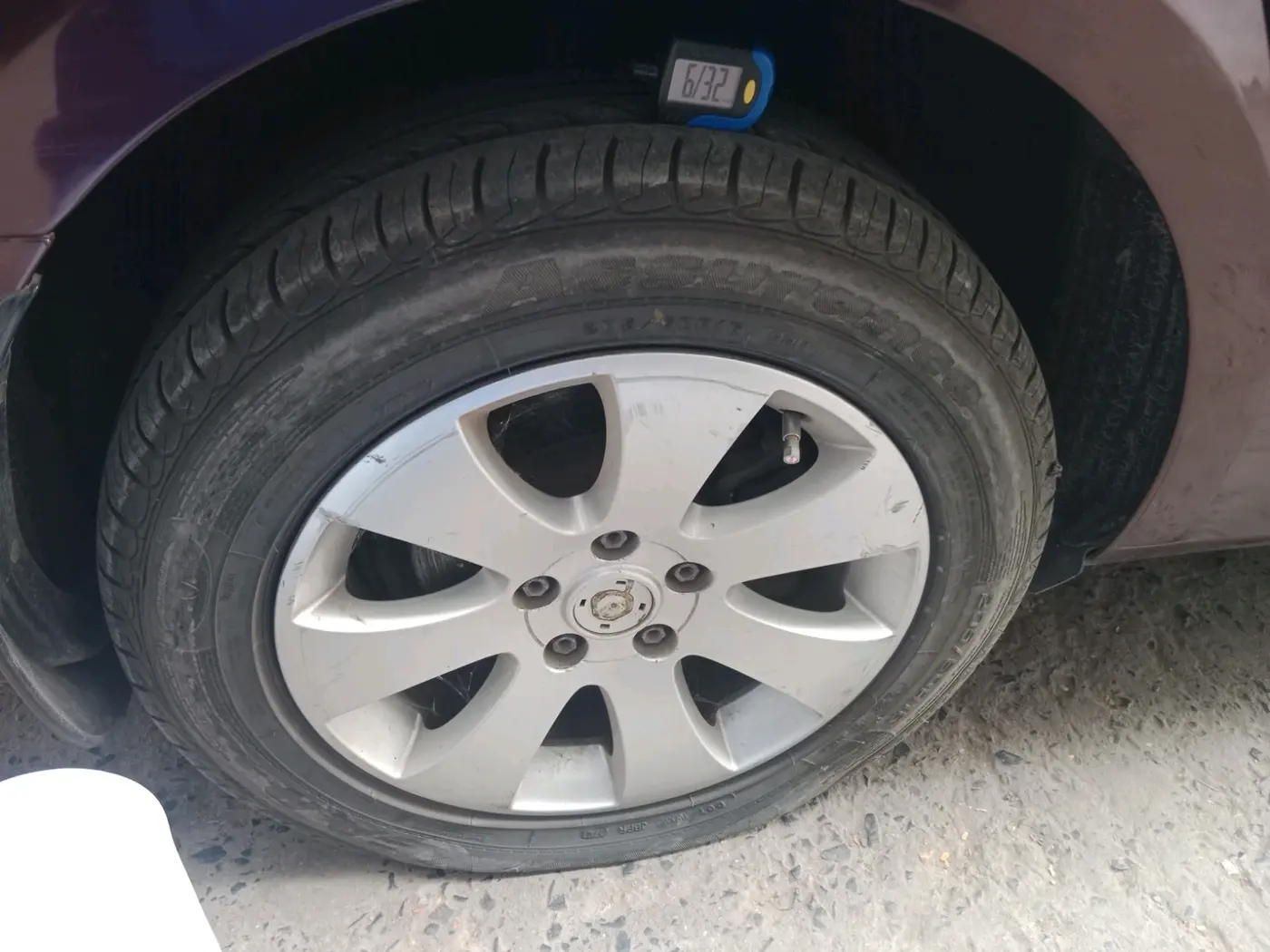 2013 Skoda Superb ELEGANCE 1.8 TSI AT, Petrol, Automatic, 1,01,918 km, tyre