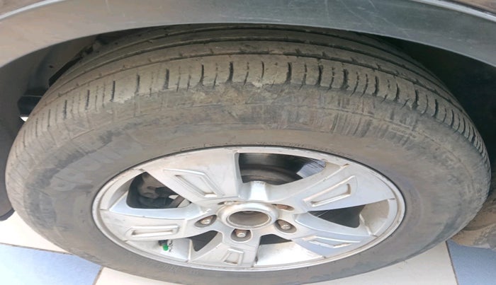 2014 Mahindra XUV500 W8, Diesel, Manual, 1,62,391 km, tyre