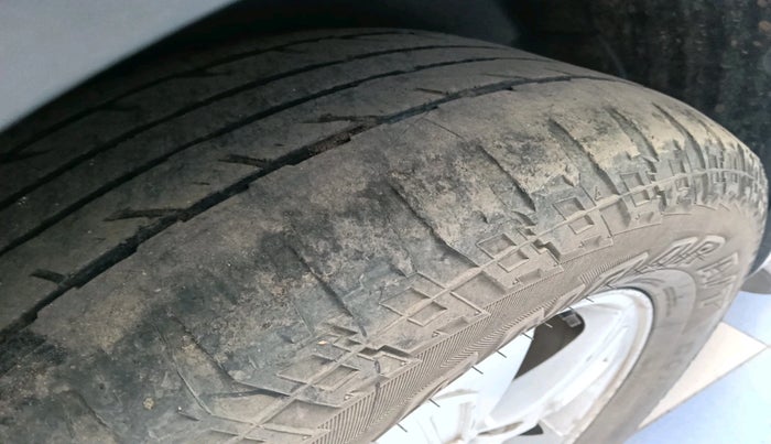 2014 Mahindra XUV500 W8, Diesel, Manual, 1,62,391 km, tyre