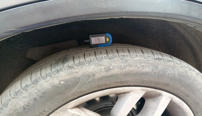 2012 BMW X3 XDRIVE 20D, Diesel, Automatic, 2,03,700 km, tyre