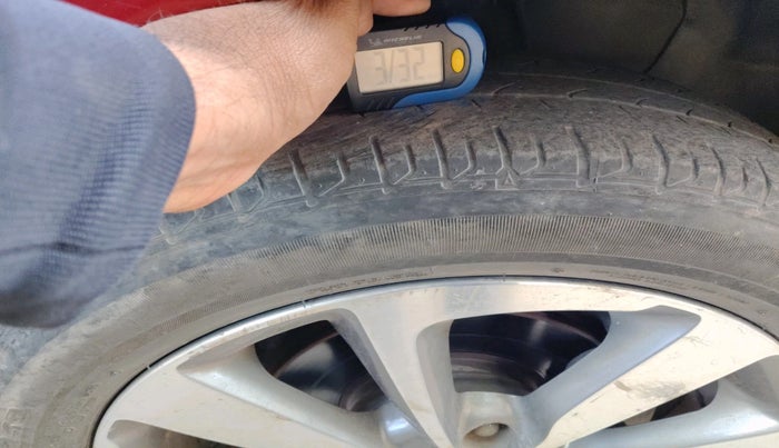 2016 Hyundai Elite i20 ASTA 1.2, Petrol, Manual, 1,24,432 km, tyre