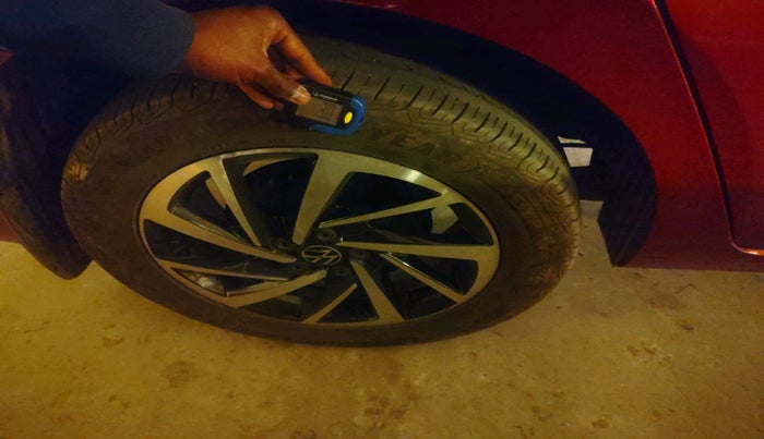 2023 Volkswagen VIRTUS TOPLINE TSI 1.0 MT, Petrol, Manual, 35,591 km, tyre