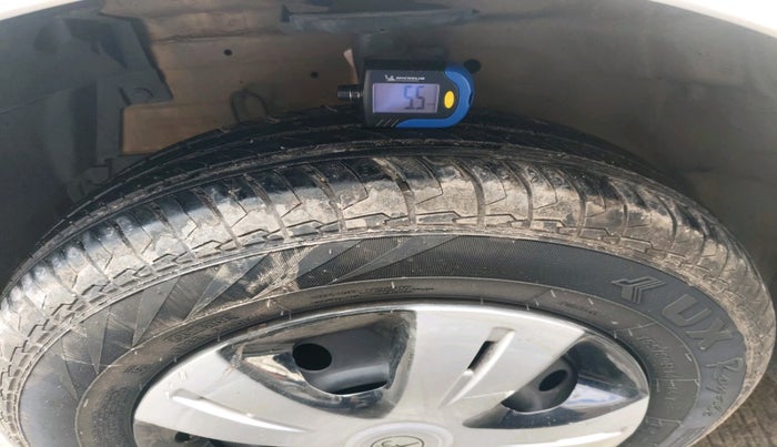 2015 Maruti Swift VXI, Petrol, Manual, 1,06,423 km, tyre