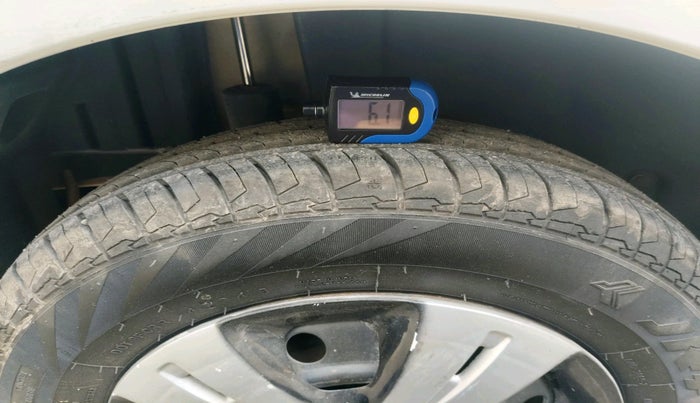 2015 Maruti Swift VXI, Petrol, Manual, 1,06,423 km, tyre