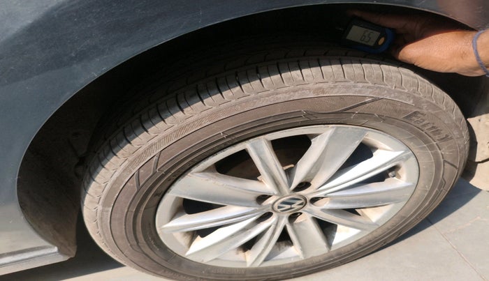 2017 Volkswagen Vento HIGHLINE 1.5 AT, Diesel, Automatic, 1,96,872 km, tyre