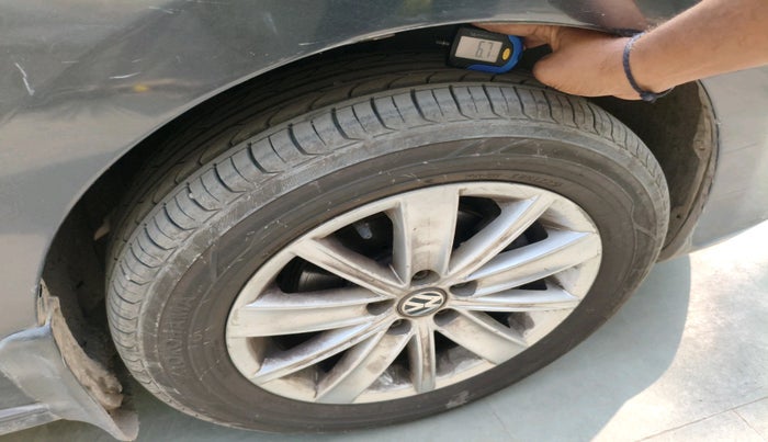 2017 Volkswagen Vento HIGHLINE 1.5 AT, Diesel, Automatic, 1,96,872 km, tyre