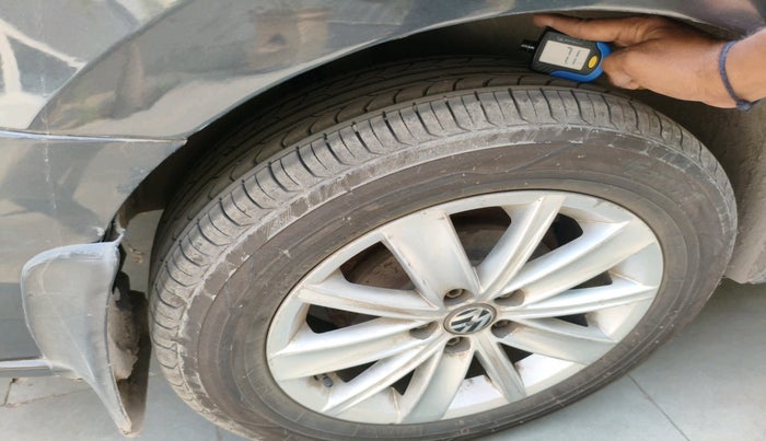 2017 Volkswagen Vento HIGHLINE 1.5 AT, Diesel, Automatic, 1,96,872 km, tyre